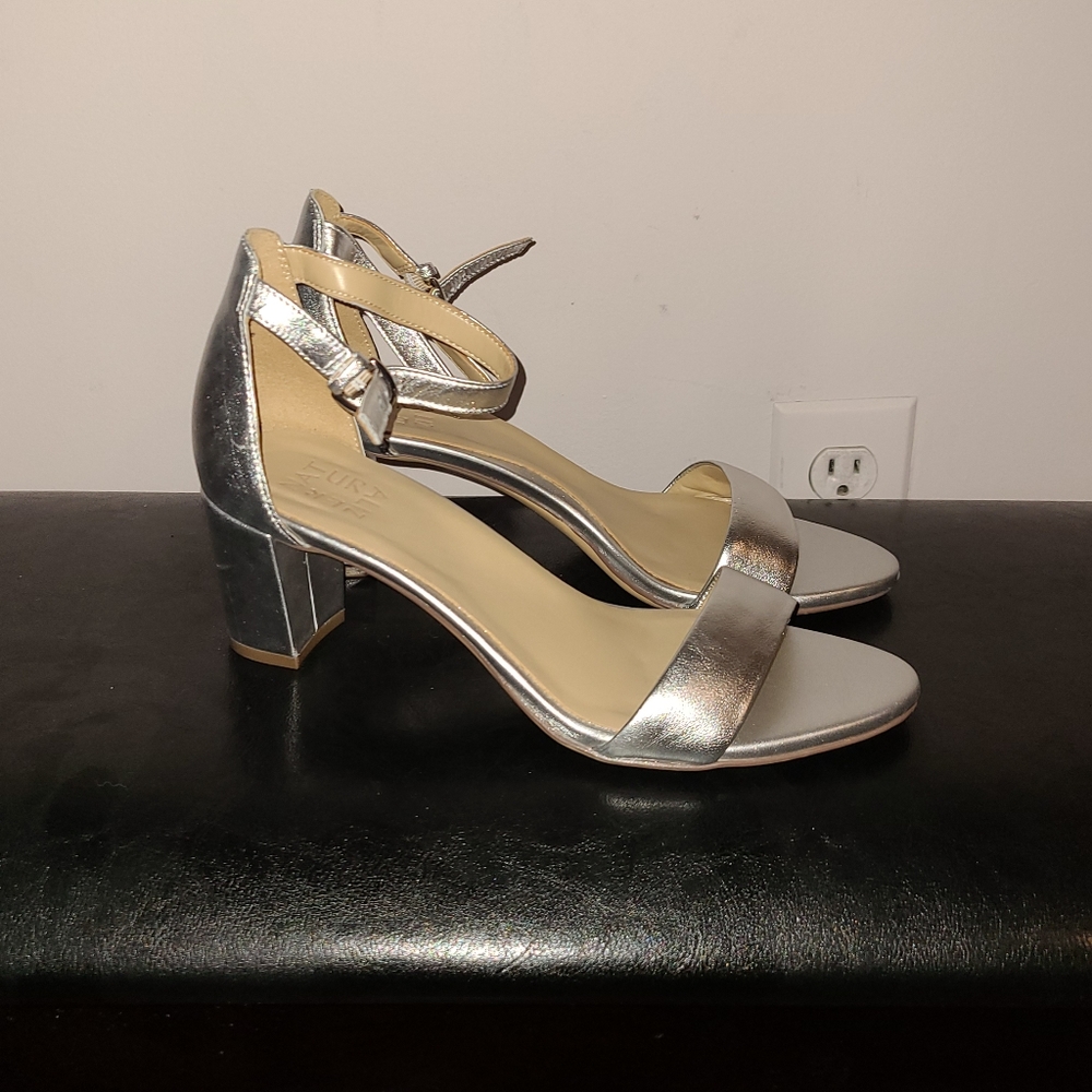 Naturalizer silver sandal - Picture 2 of 5